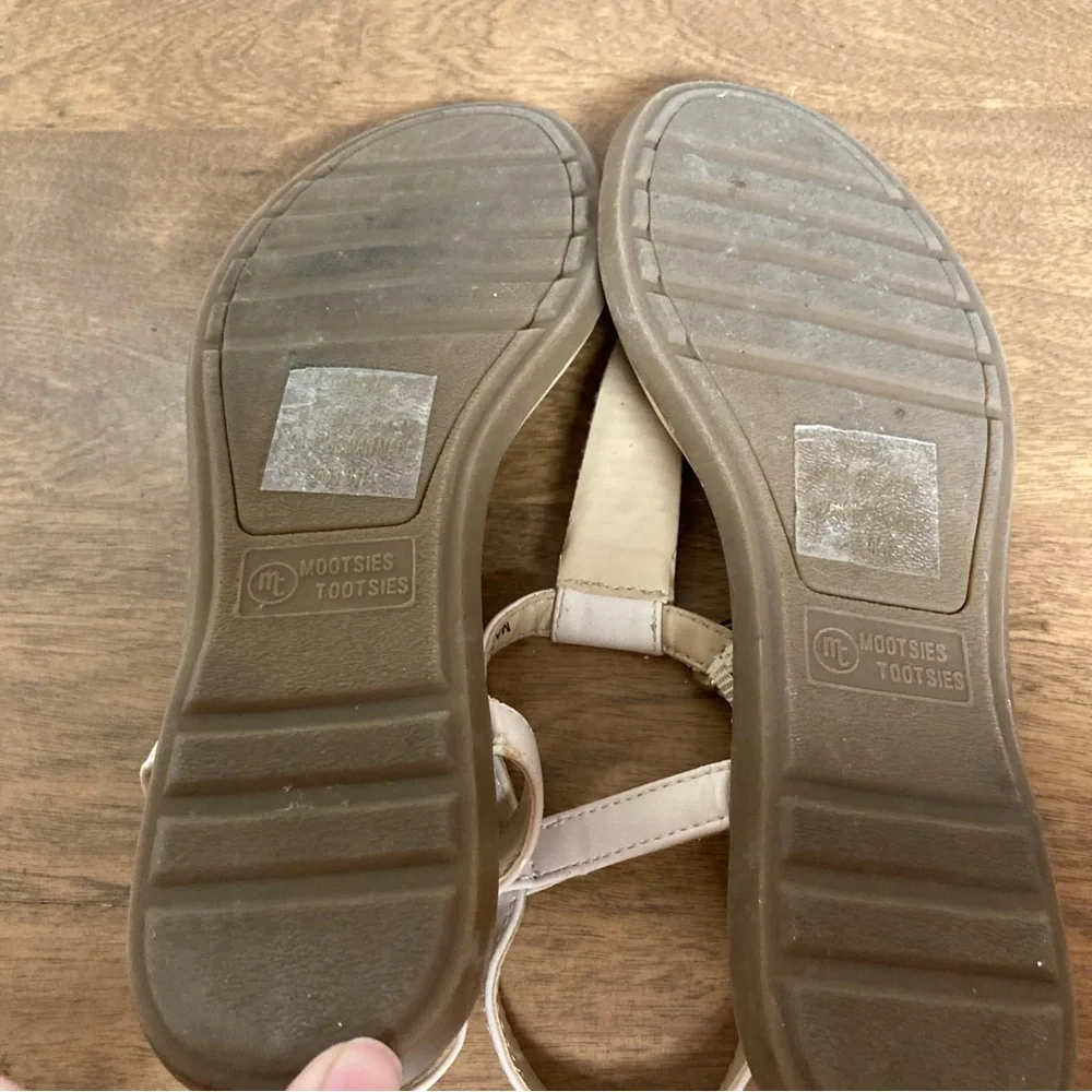 5/$15 Mootsies Tootsies Tan & Beaded Flat Sandals 6M